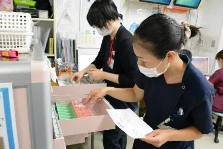 4. 病棟業務・服薬指導業務01